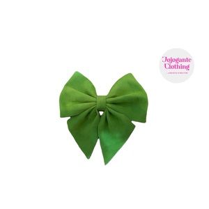 A hair bow. “Jojogante Velvet Sailor Bow”